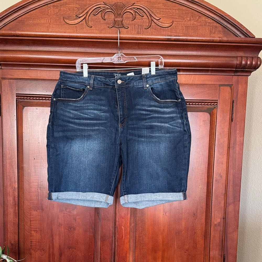Time and Tru Mid-Rise Blue Denim Shorts